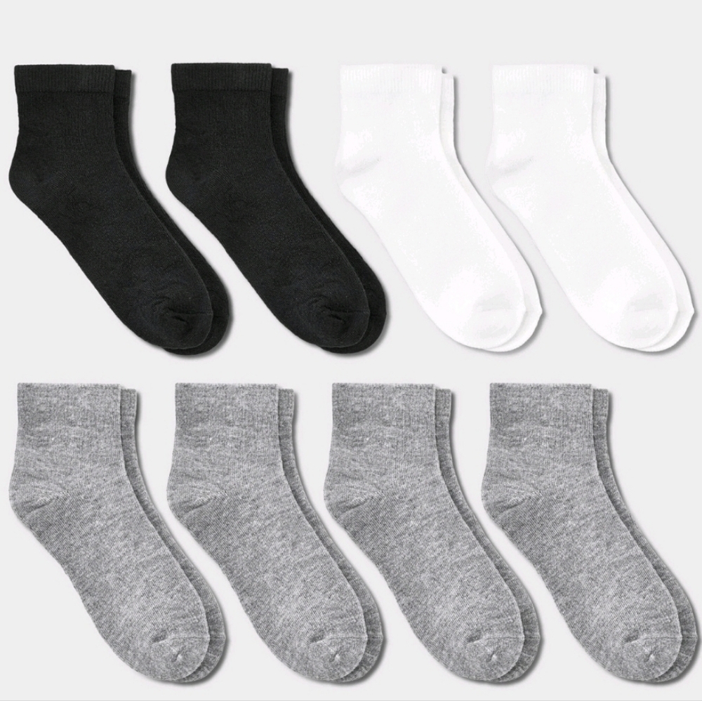 Kid's 8 pk ankle socks.